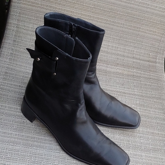 Stuart Weitzman Shoes - Stuart Weitzman leather boots... Great condition